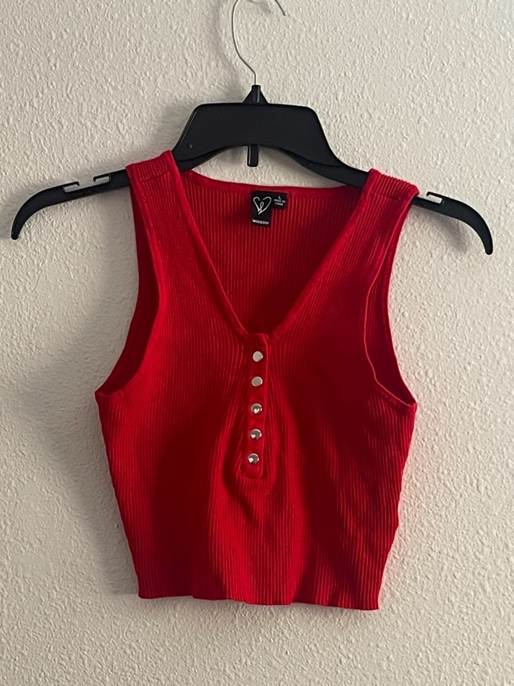 Windsor Red Ribbed V-Neck Snap-Front Crop Tank